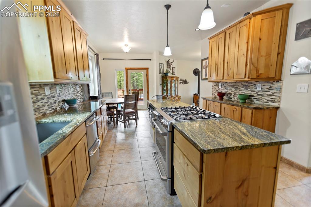 Image 6 of 39: Kitchen