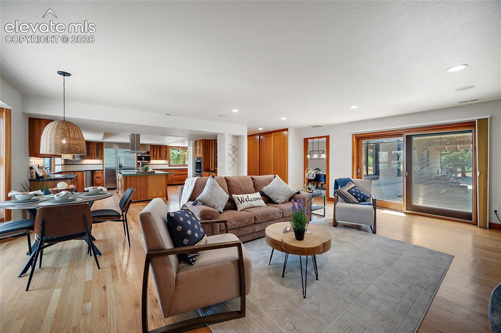 Image 19 of 50: Living Room