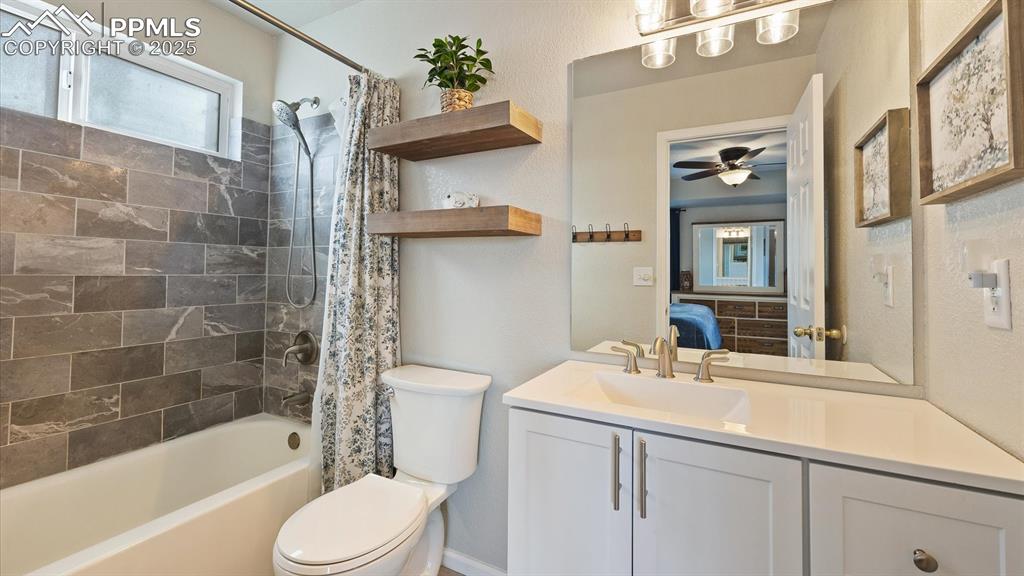 Image 16 of 31: Bathroom