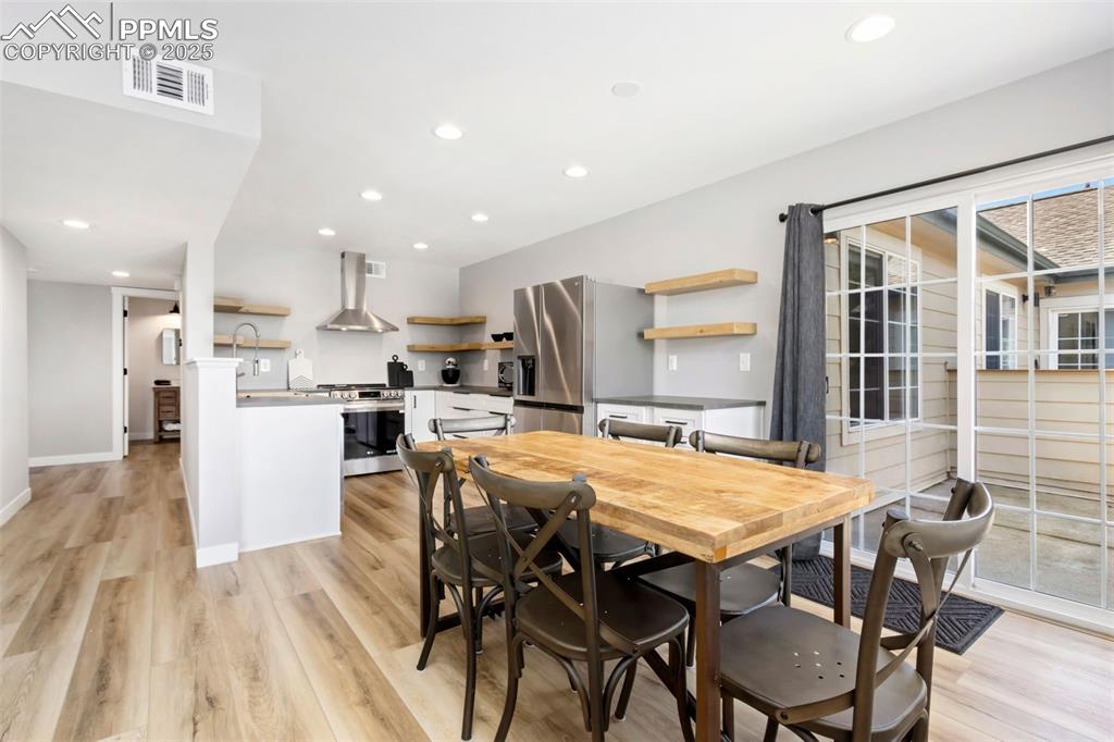Image 2 of 15: Dining Area