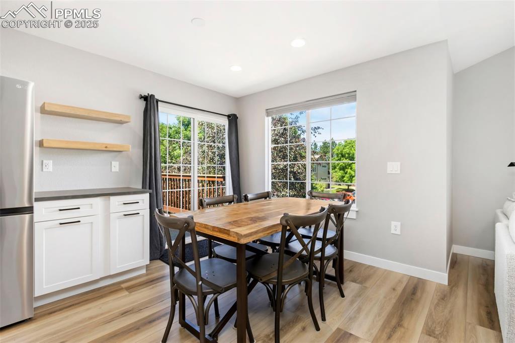 Image 5 of 15: Dining Area