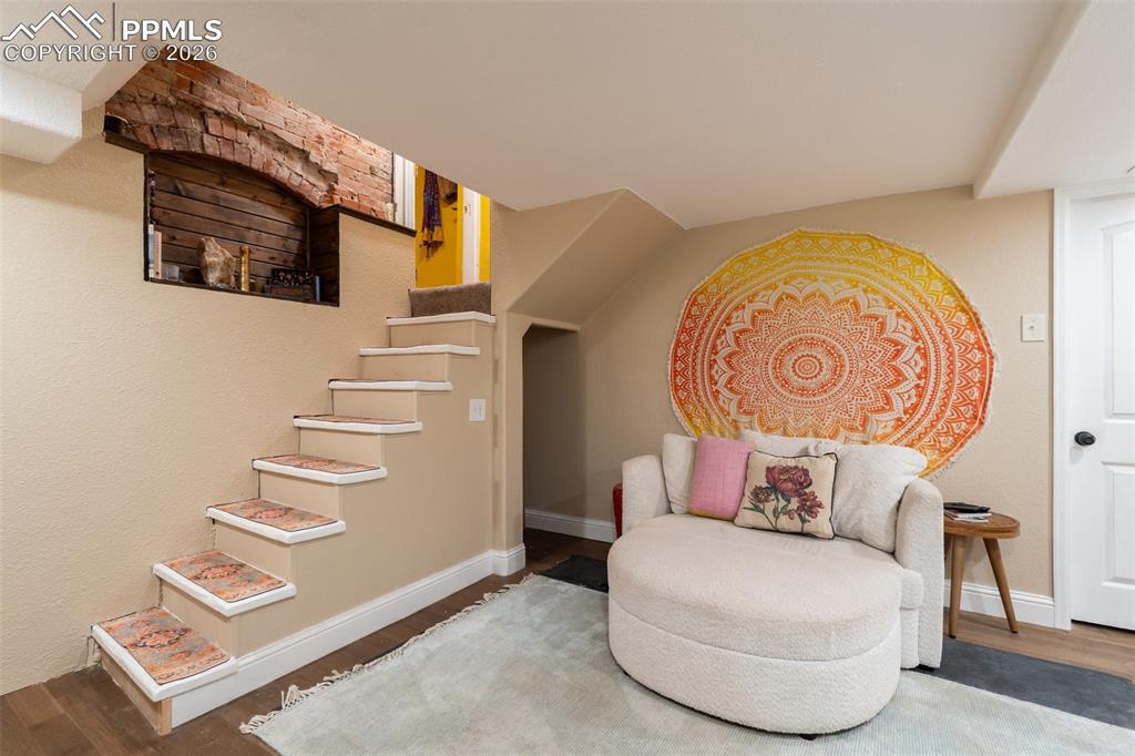 Image 35 of 48: Sitting Room