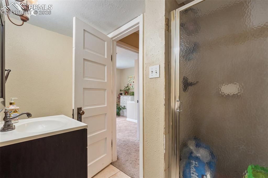 Image 36 of 48: Bathroom