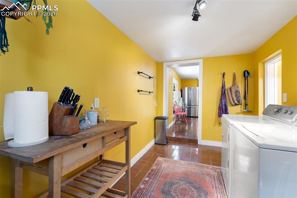 Image 38 of 48: Laundry