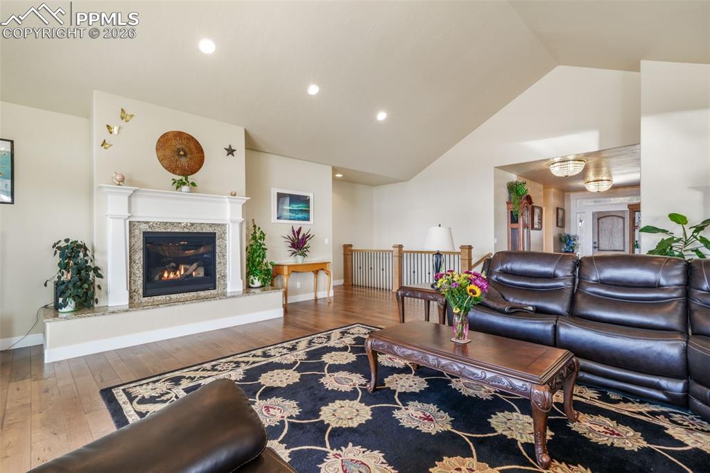 Image 11 of 50: Entry