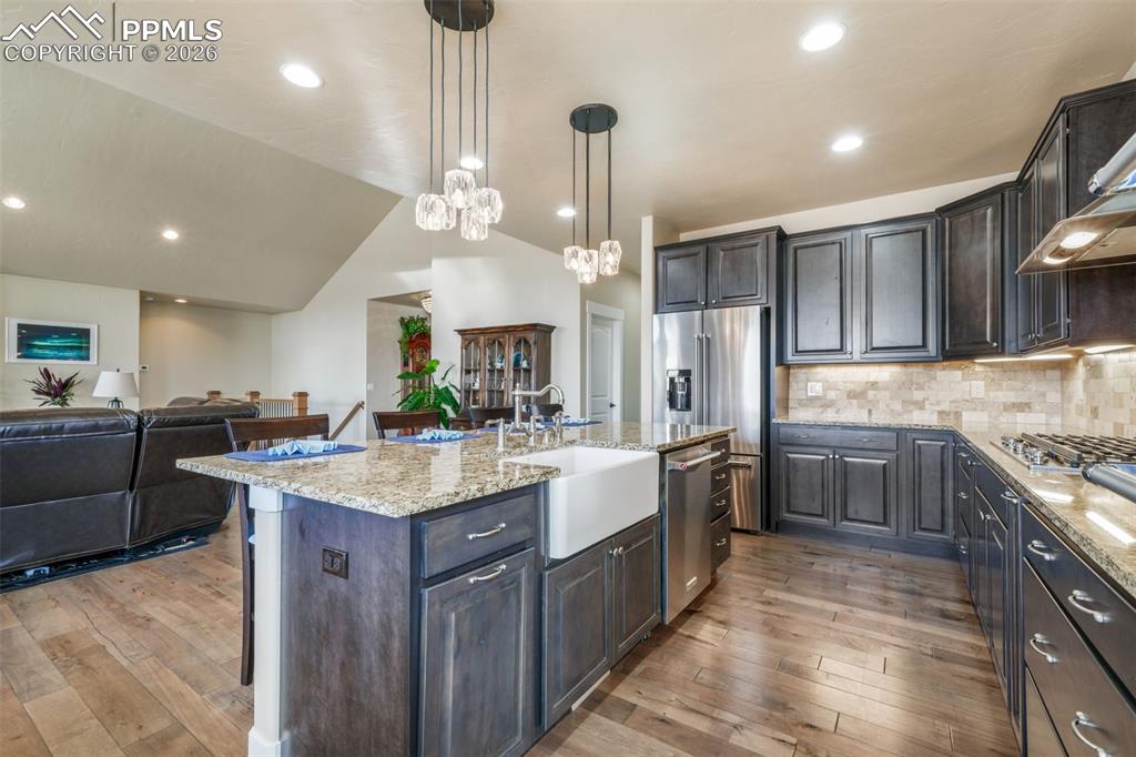 Image 14 of 50: Living Room