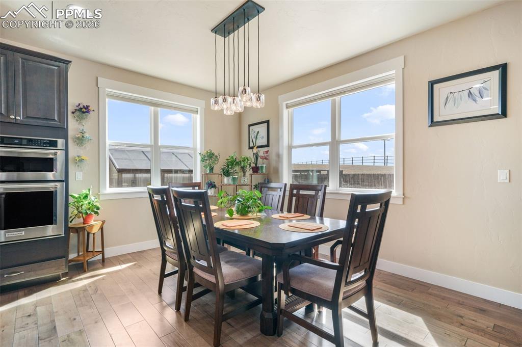 Image 16 of 50: Kitchen