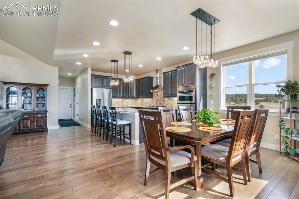 Image 17 of 50: Kitchen