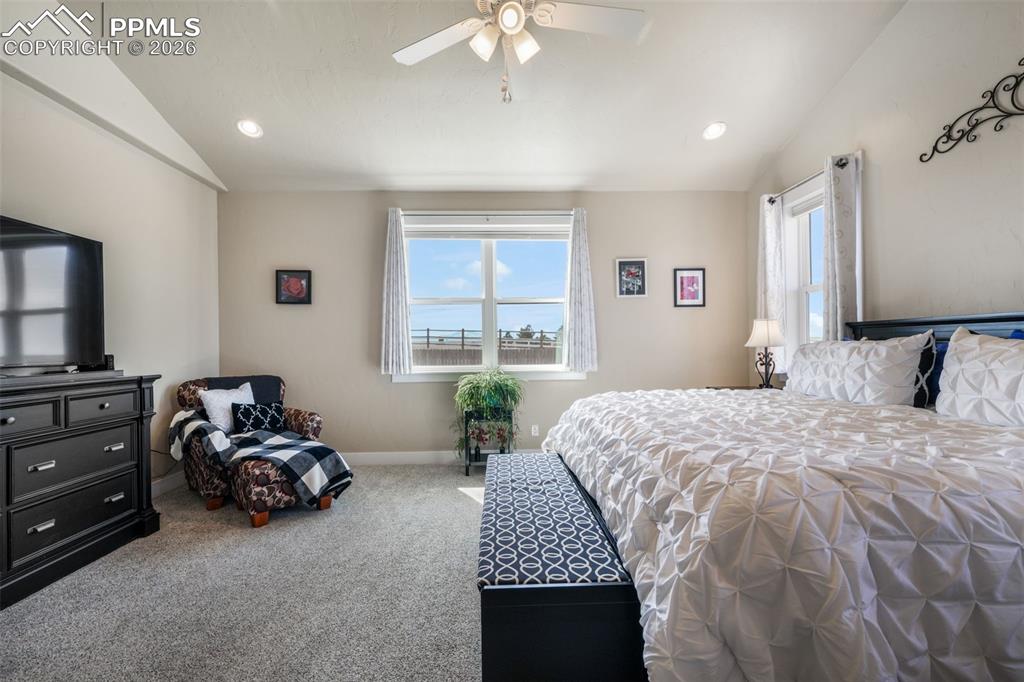 Image 20 of 50: Dining Area