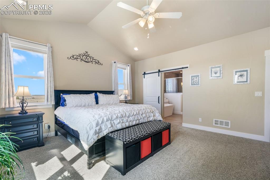 Image 21 of 50: Laundry