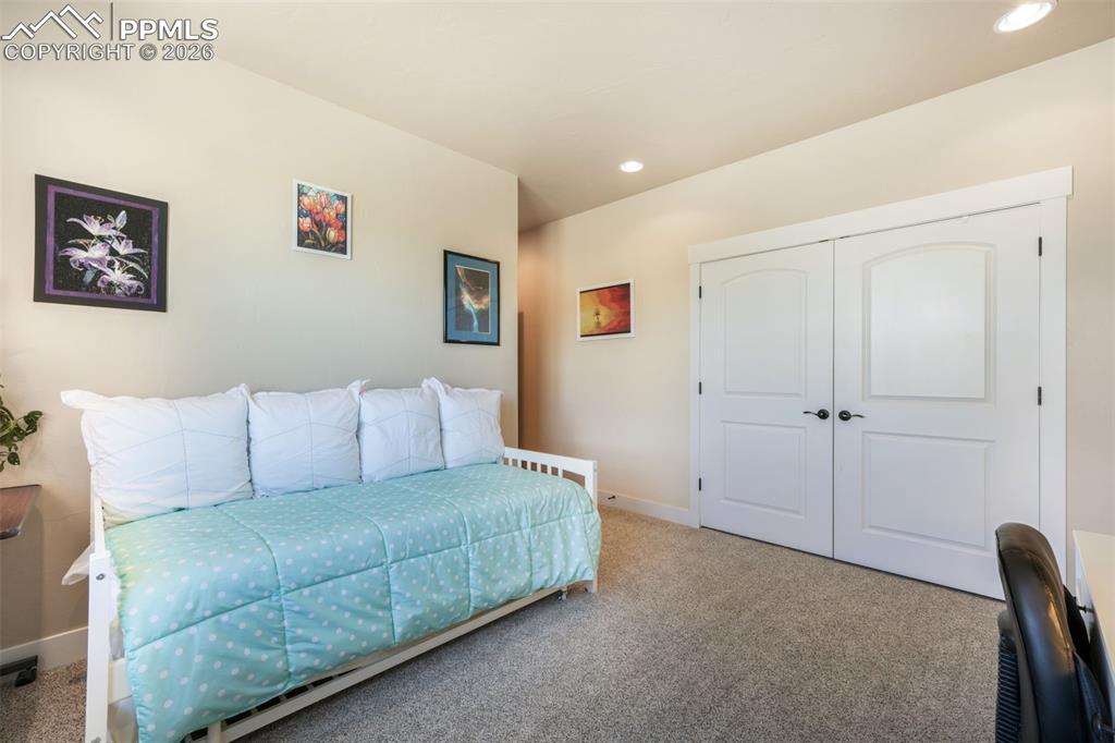 Image 29 of 50: Bedroom