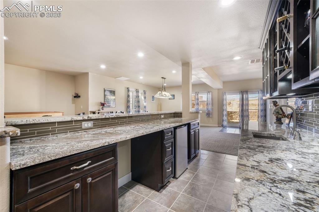 Image 31 of 50: Bedroom