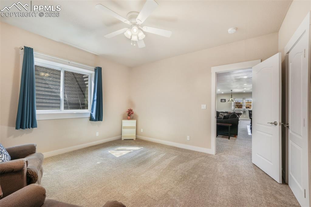 Image 39 of 50: Bedroom