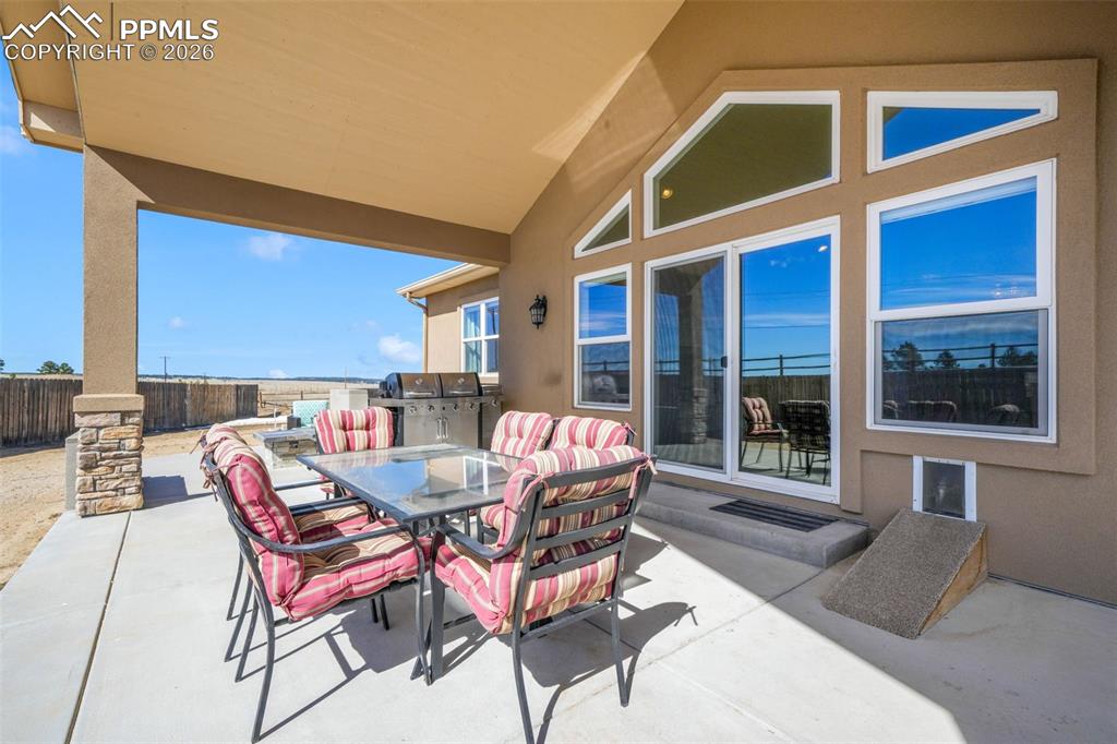 Image 45 of 50: Bedroom