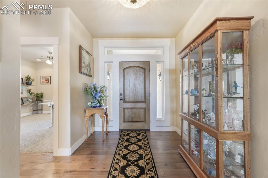 Image 7 of 50: Garage