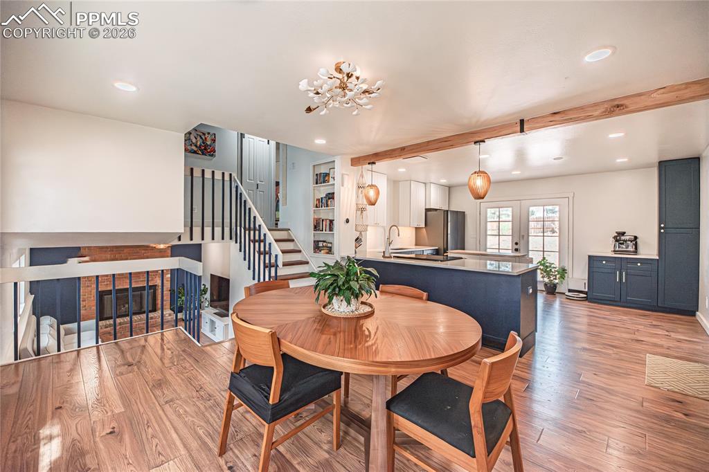 Image 3 of 35: Dining Area