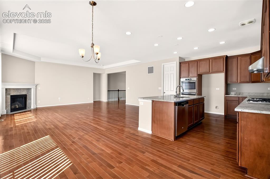 Image 11 of 50: Kitchen