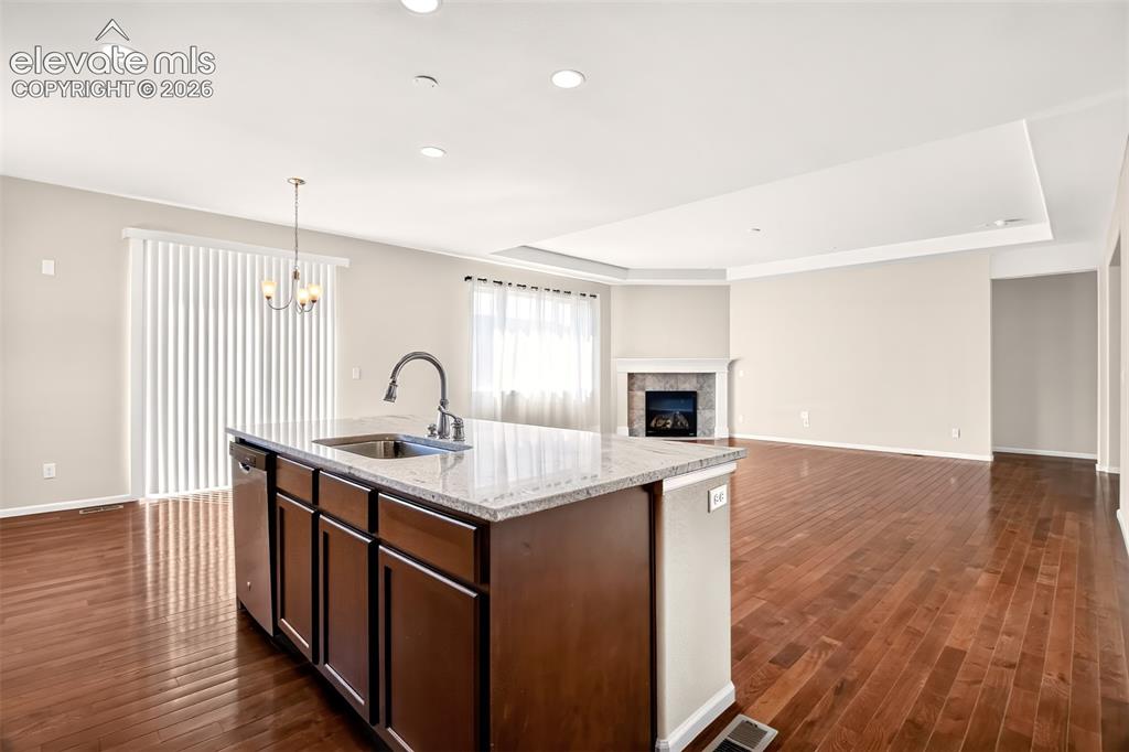 Image 15 of 50: Kitchen