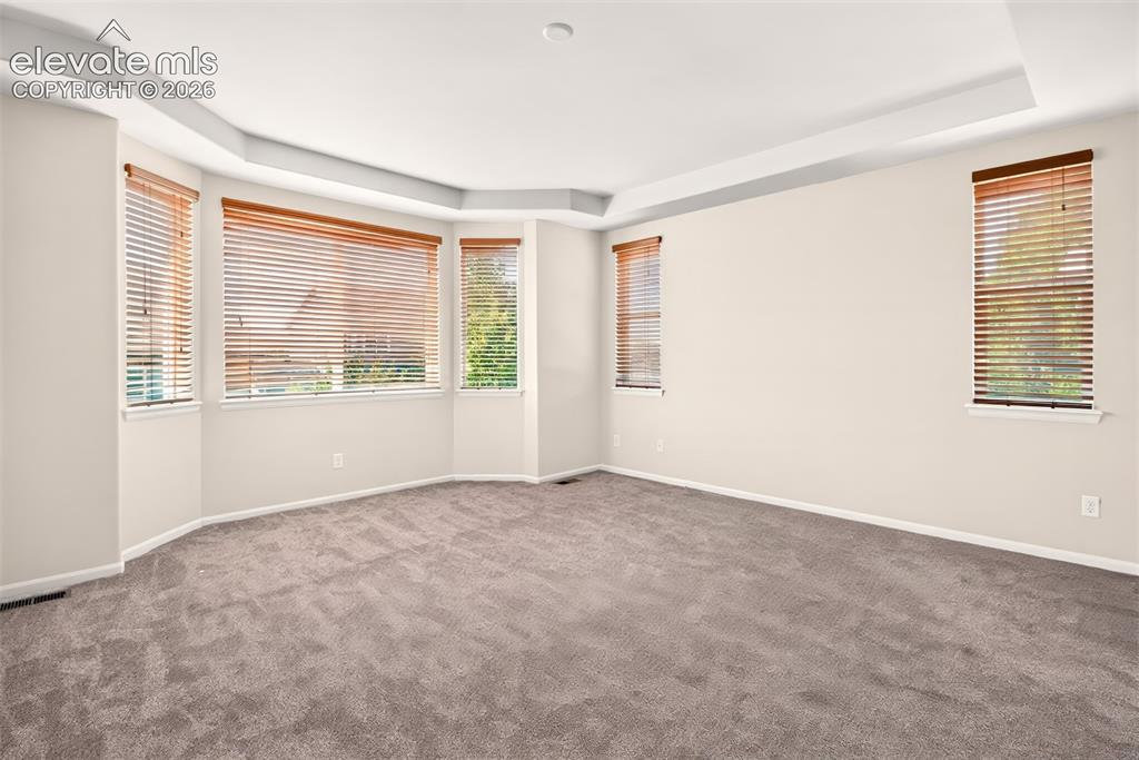 Image 19 of 50: Primary bedroom