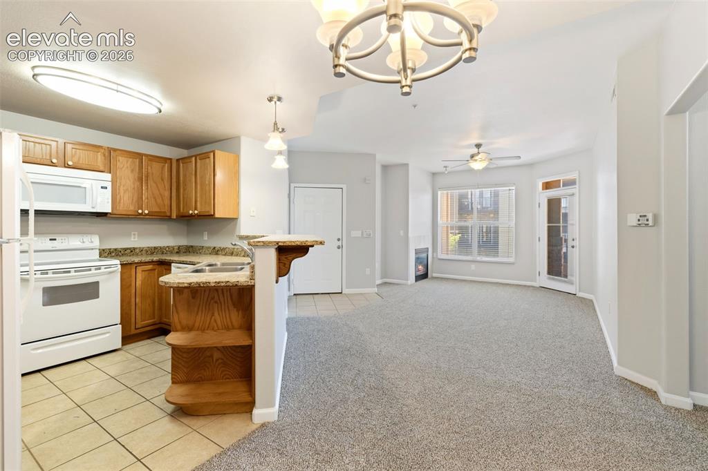 Image 10 of 28: Kitchen