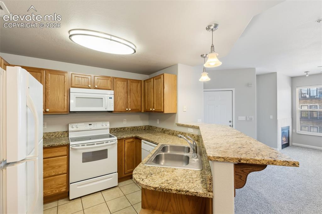 Image 11 of 28: Kitchen