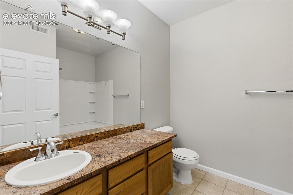 Image 21 of 28: Bathroom