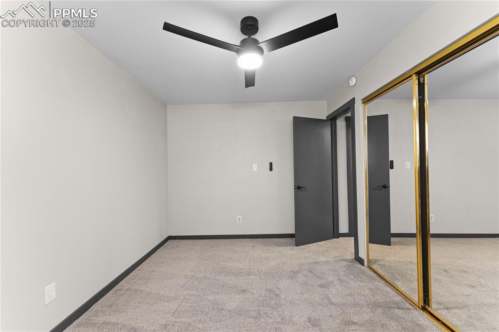 Image 18 of 36: Bedroom