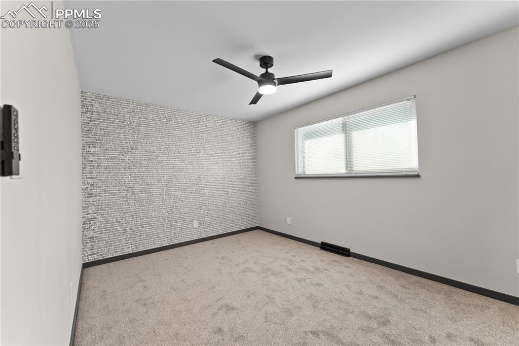 Image 24 of 36: Bedroom