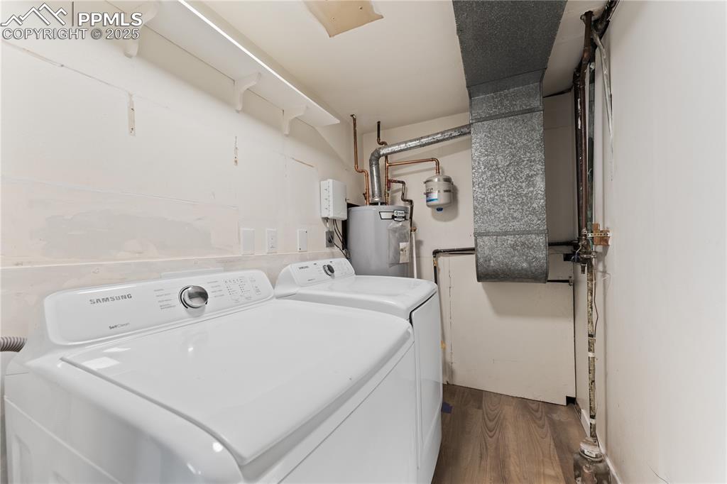 Image 33 of 36: Laundry