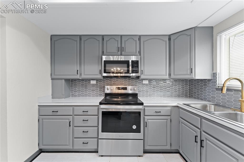 Image 9 of 36: Kitchen