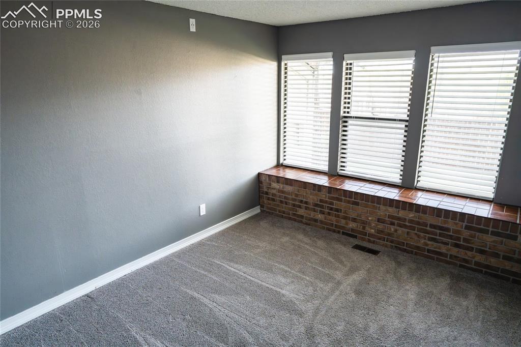 Image 16 of 48: Entrance Foyer