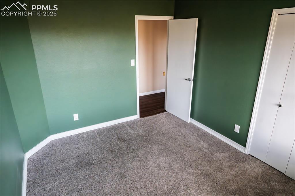 Image 18 of 48: Entry