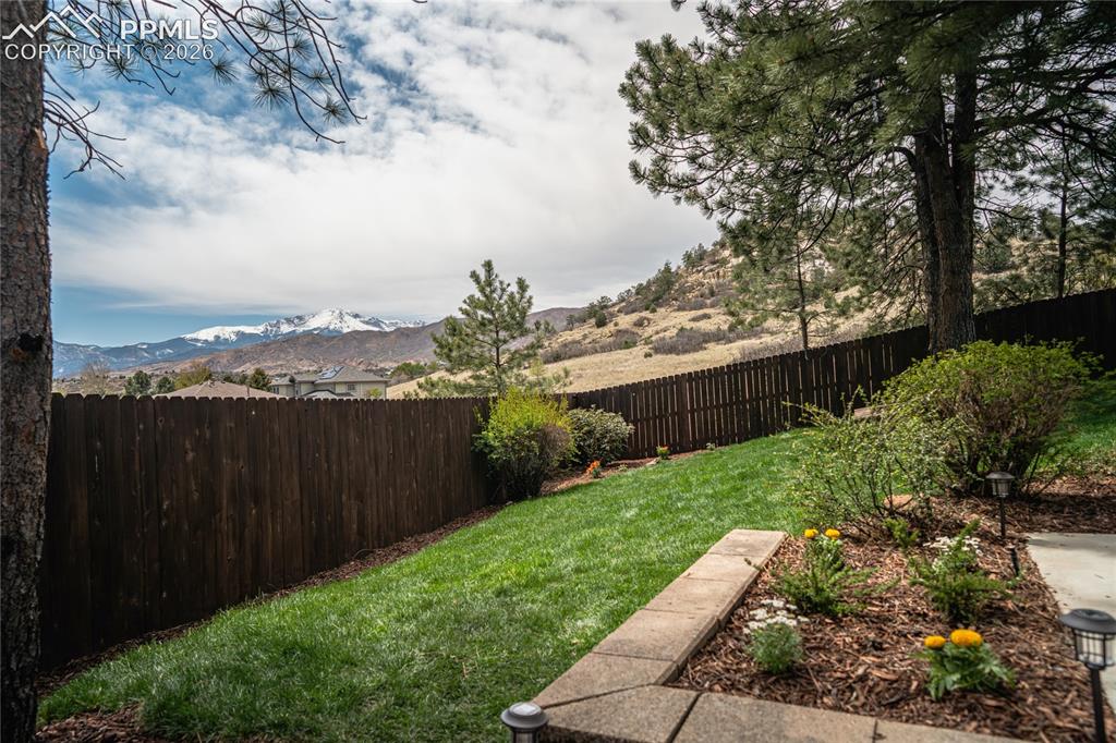 Image 44 of 48: Yard