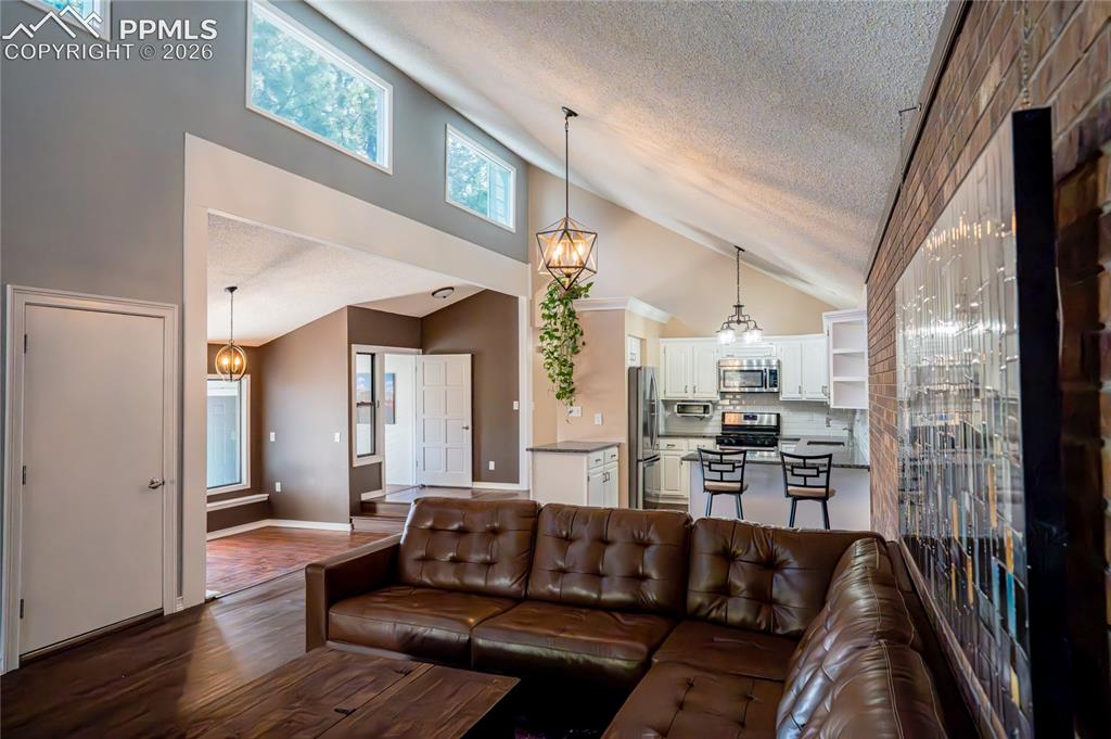Image 9 of 48: Entrance Foyer