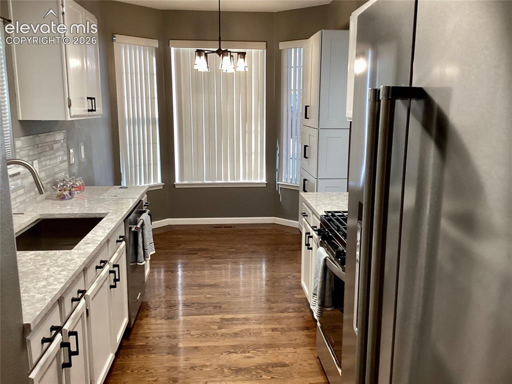 Image 4 of 15: Kitchen
