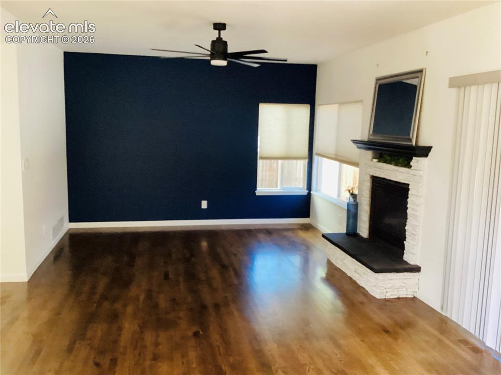 Image 5 of 15: Living Room
