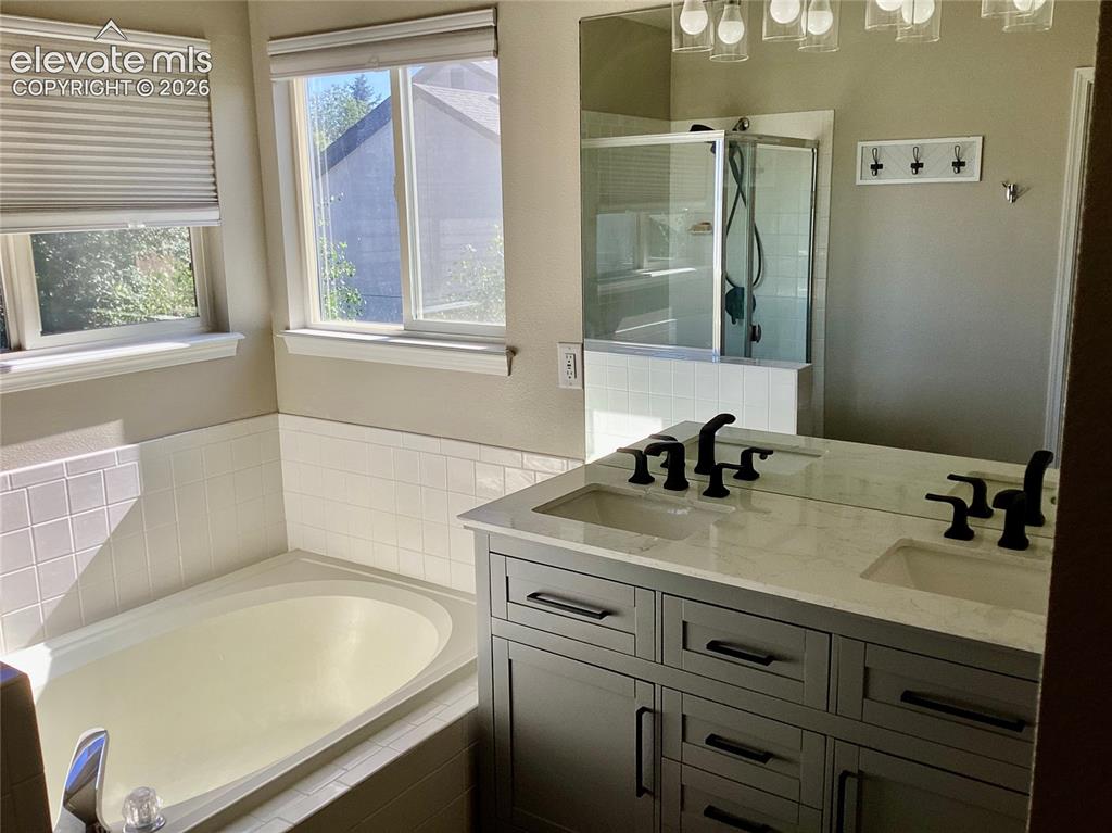 Image 9 of 15: Bathroom
