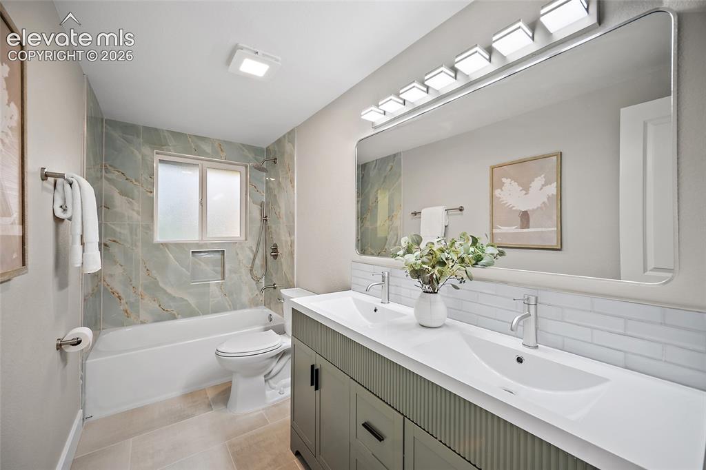 Image 12 of 38: Bathroom