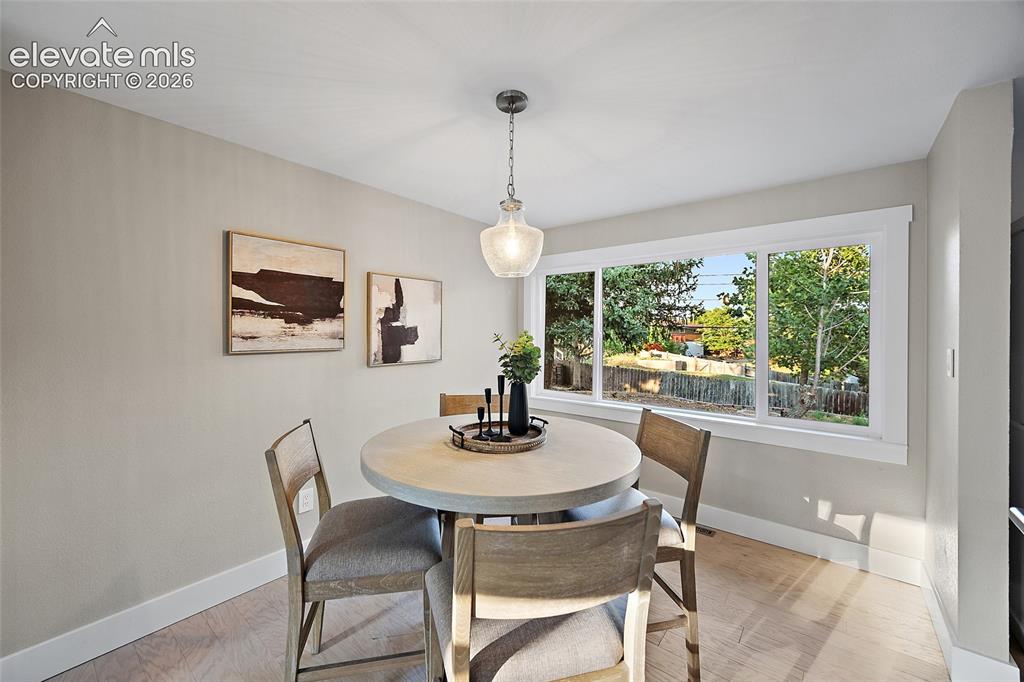 Image 9 of 38: Dining Area