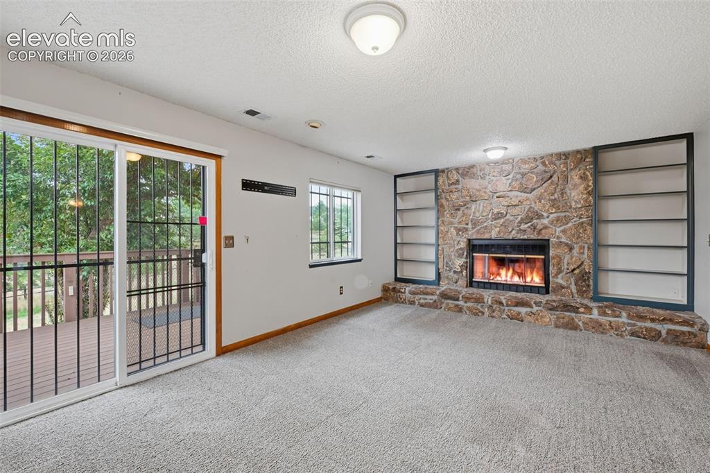 Image 16 of 39: Living Room