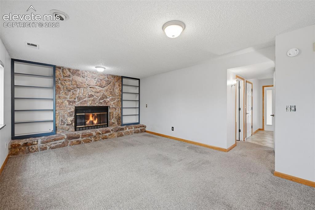 Image 17 of 39: Living Room