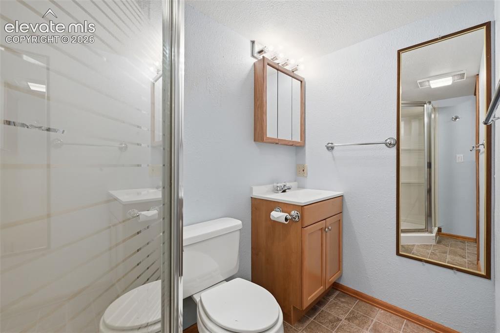 Image 35 of 39: Bathroom