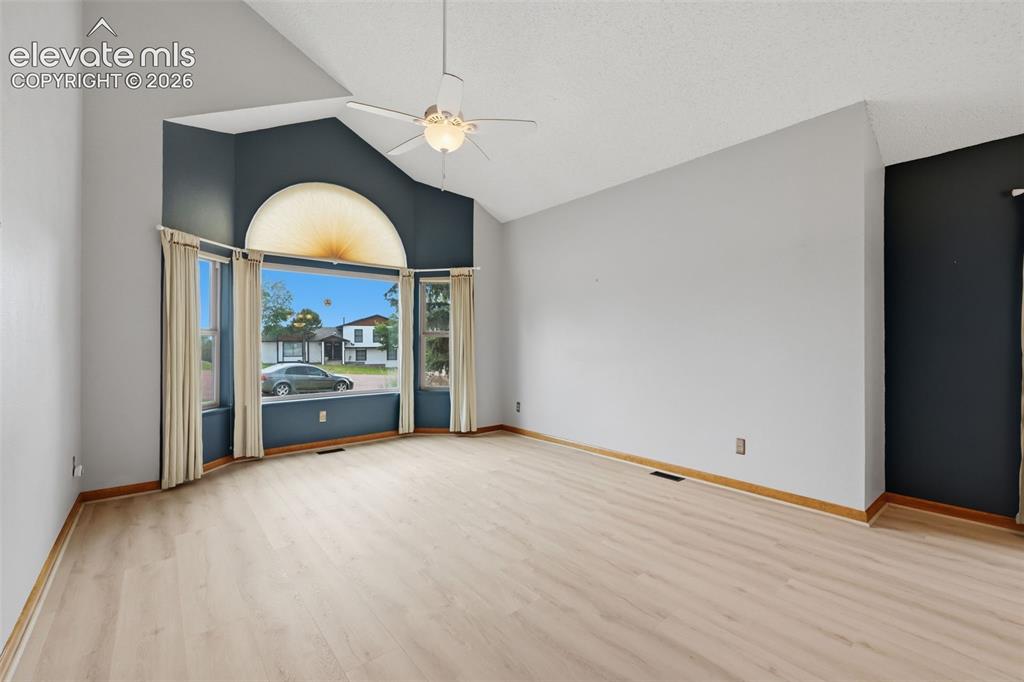 Image 7 of 39: Family Room
