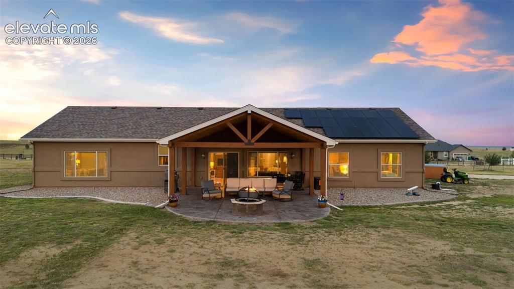 Image 35 of 48: Exceptional Outdoor Living and Entertaining Space!