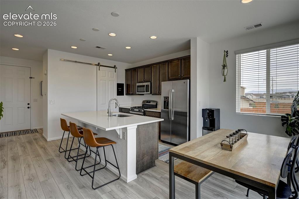 Image 11 of 32: Kitchen