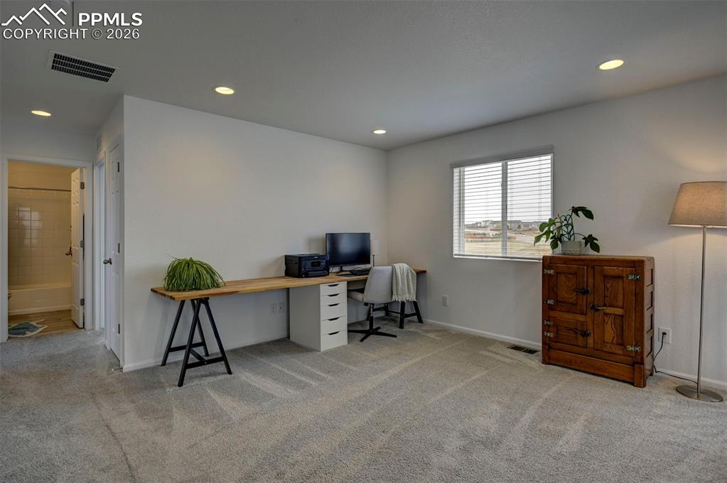 Image 18 of 39: Office