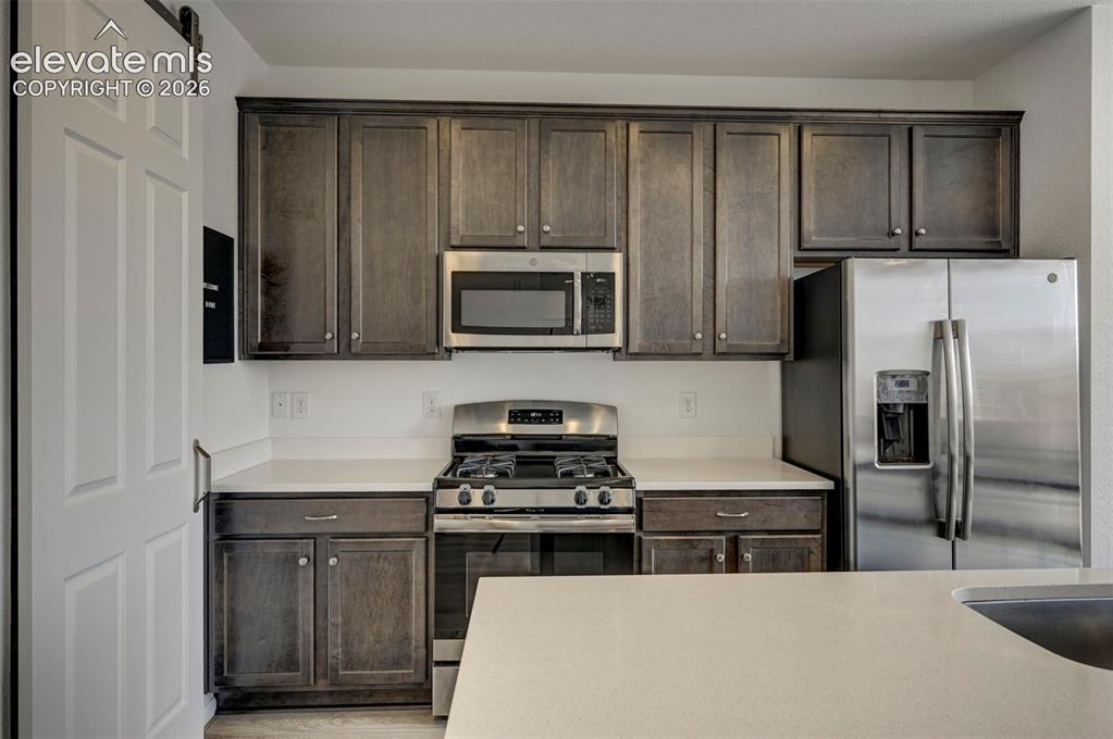 Image 8 of 32: Kitchen