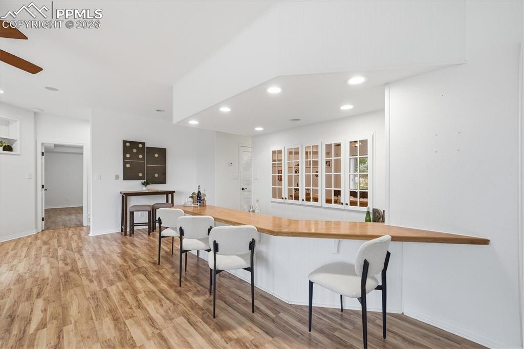 Image 36 of 47: Wet Bar/Rec Room 