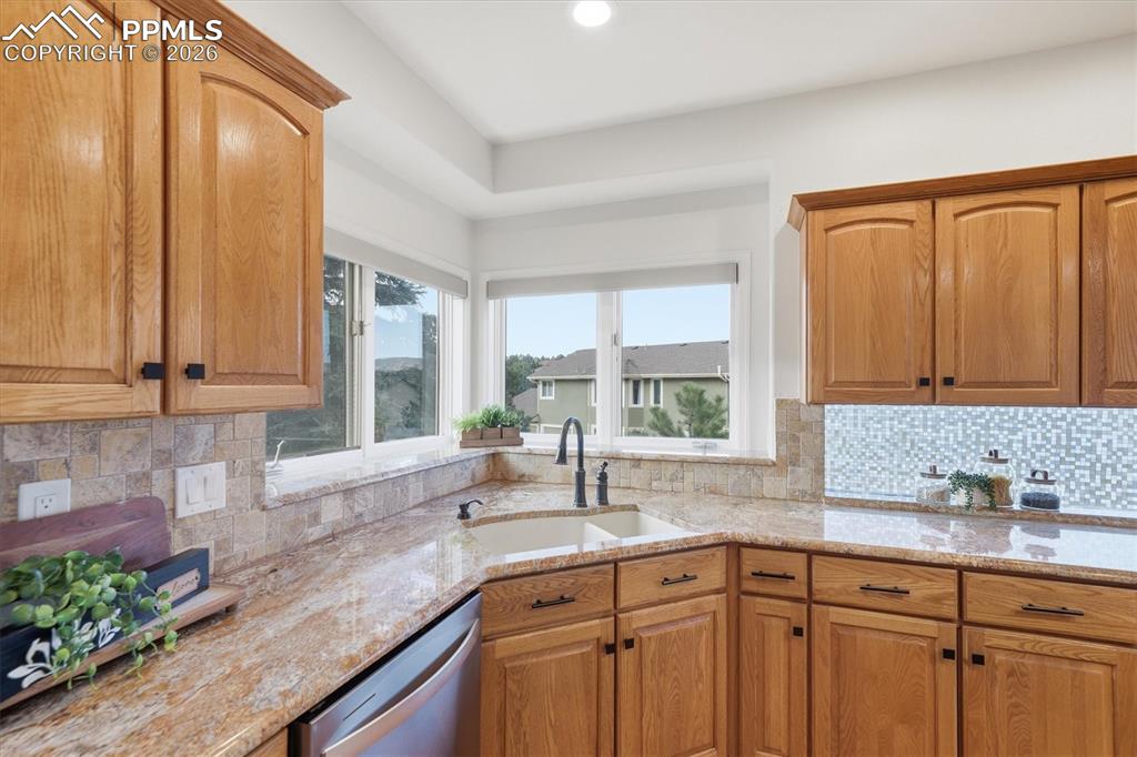 Image 4 of 47: Kitchen