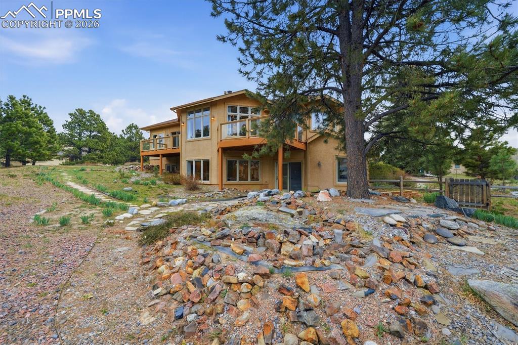 Image 45 of 47: HUGE LOT! 